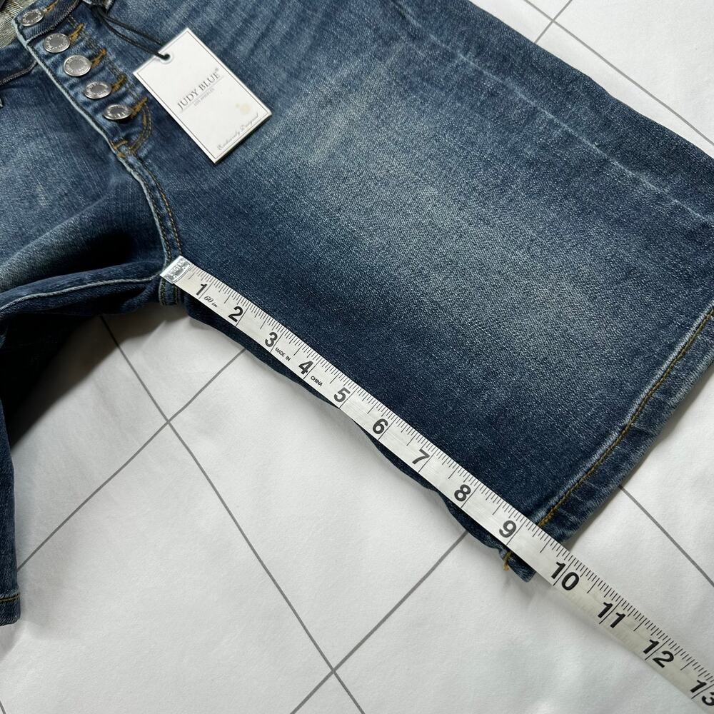 Judy Blue Shorts Womens Small Blue Denim Button Fly Bermuda Medium Wash Fade New - Picture 10 of 12